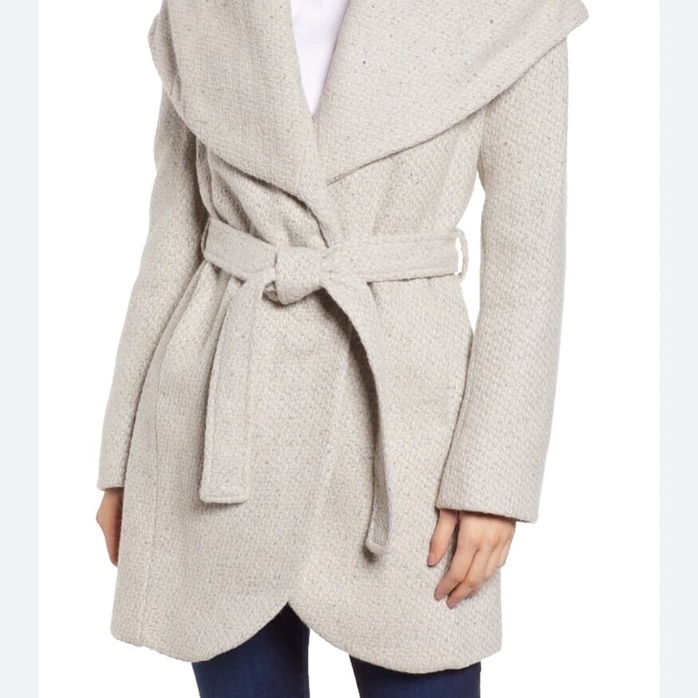 T Tahari Light Gray Belted Coat